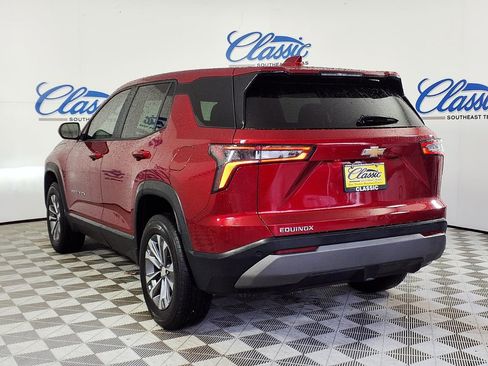 Used 2026 Chevrolet Equinox LT FWD image 2