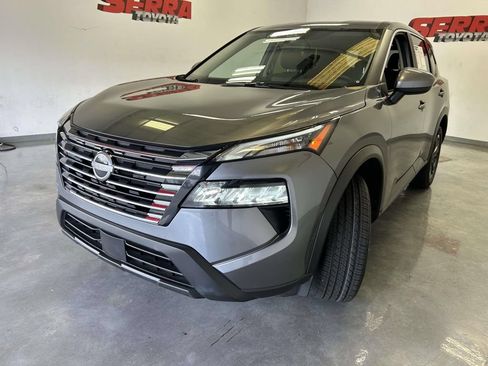Used 2025 Nissan Rogue SV FWD image 7