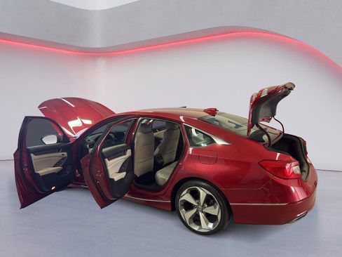 Used 2018 Honda Accord Touring image 11