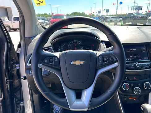 Used 2020 Chevrolet Trax LT w/ LT Convenience Package FWD image 20