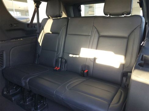 Used 2024 GMC Yukon XL Denali image 16