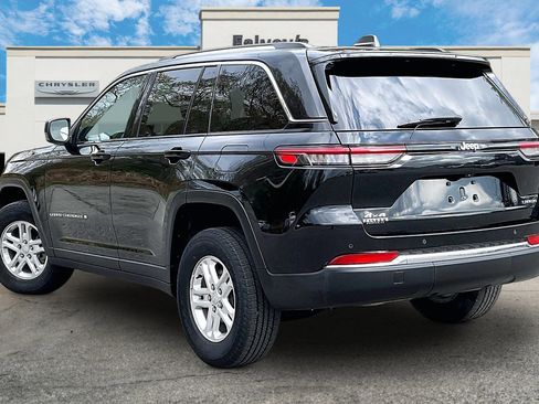 Used 2023 Jeep Grand Cherokee Laredo AWD/4WD image 12