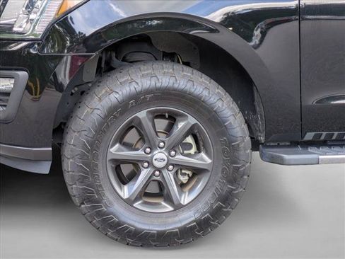 Used 2018 Ford Expedition XLT w/ Equipment Group 202A AWD/4WD image 14