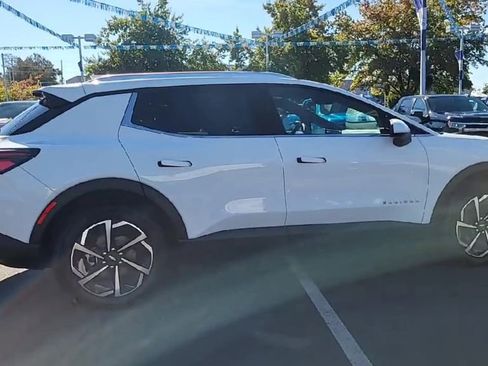 New 2026 Chevrolet Equinox EV LT image 9