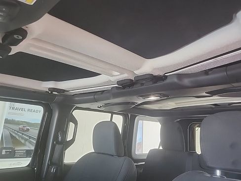 Used 2018 Jeep Wrangler Unlimited Sport S AWD/4WD image 12