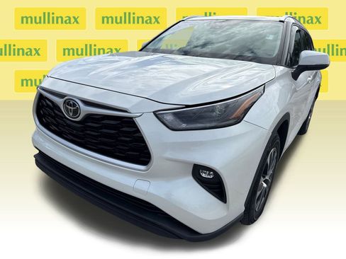 Used 2021 Toyota Highlander XLE image 10