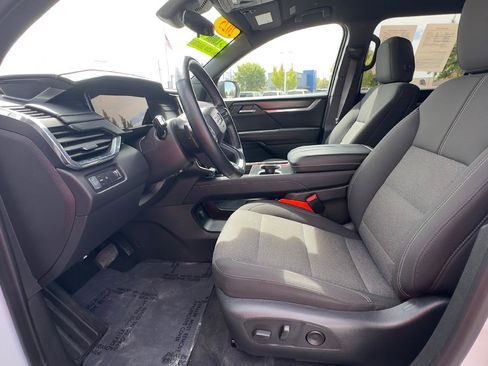 Used 2025 GMC Acadia Elevation FWD image 12