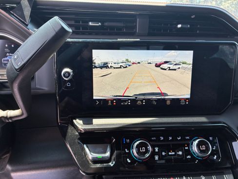 Used 2024 GMC Sierra 2500 AT4 w/ AT4 Premium Plus Package AWD/4WD image 19