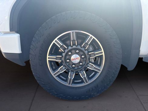 Used 2024 GMC Sierra 1500 AT4 w/ Technology Package image 14