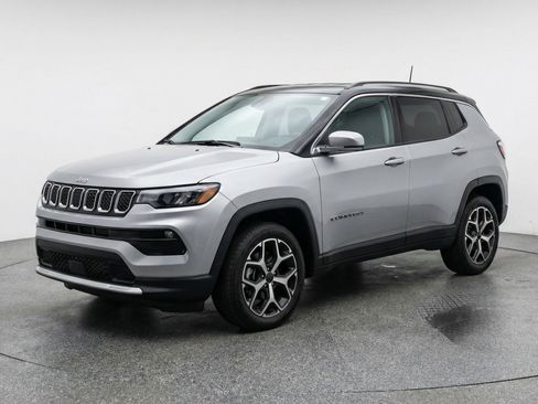 Used 2025 Jeep Compass Limited image 3