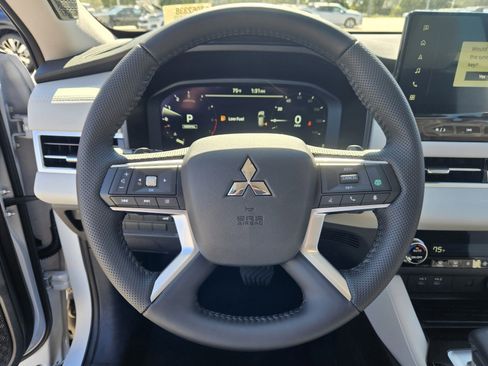 New 2025 Mitsubishi Outlander AWD image 12