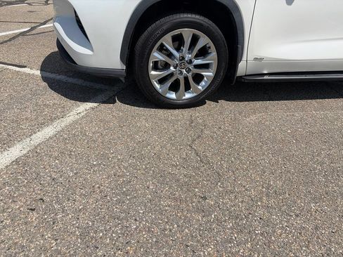 Used 2020 Toyota Highlander Limited AWD/4WD image 9