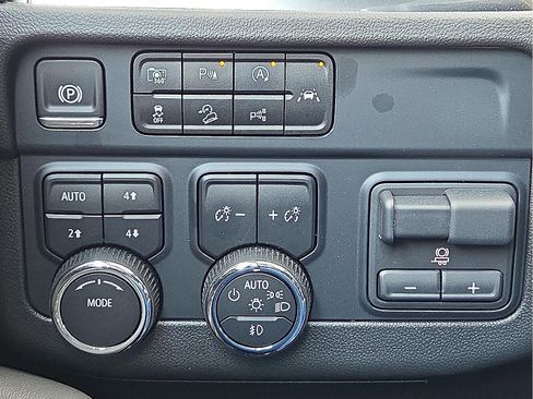 New 2025 Chevrolet Suburban Premier image 22