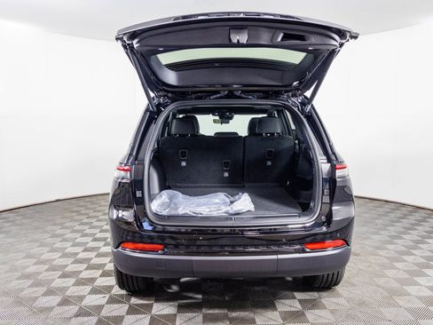 New 2025 Jeep Grand Cherokee Altitude image 38