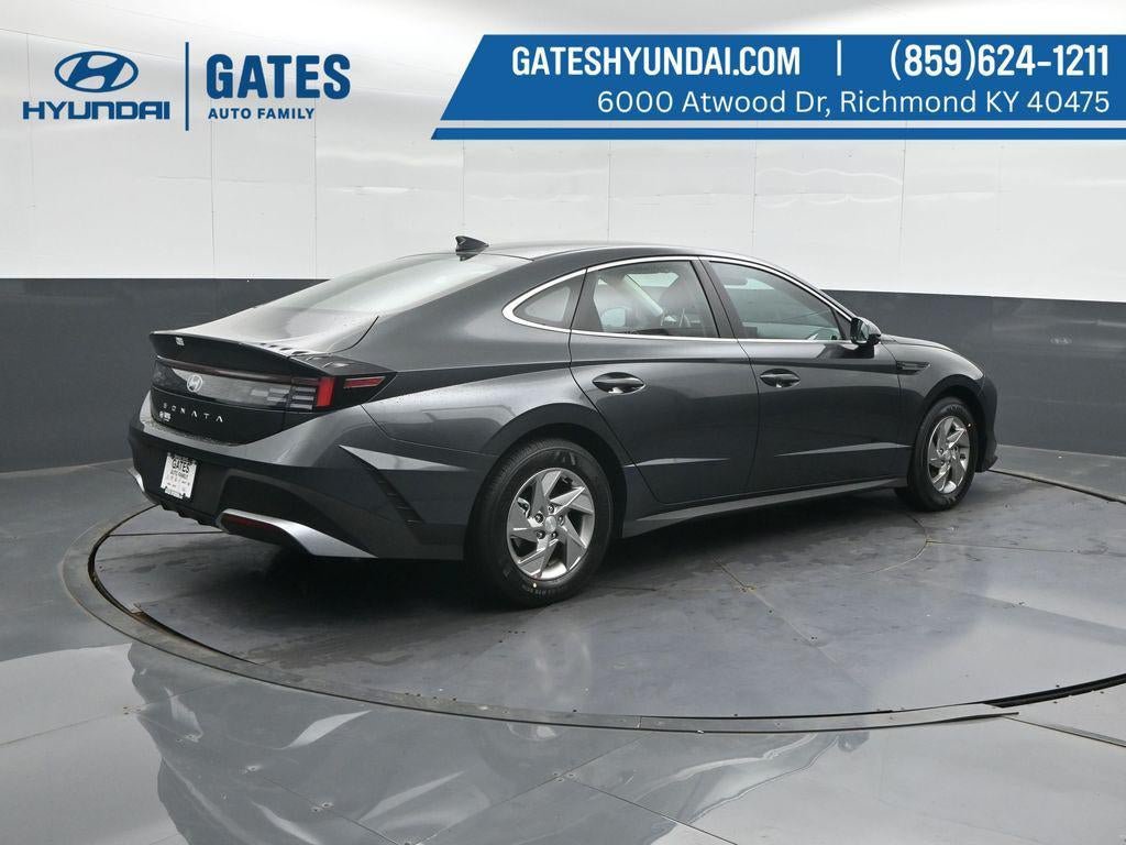New 2026 Hyundai Sonata SE FWD image 2