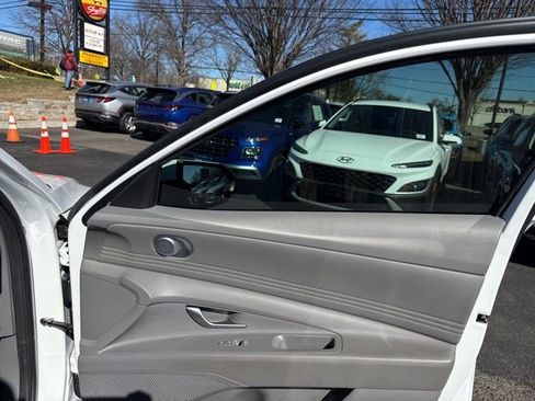 Used 2022 Hyundai Elantra SEL w/ Convenience Package image 35