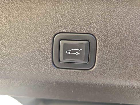 Used 2023 GMC Yukon SLT image 10