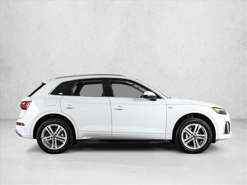 Certified 2024 Audi Q5 e Premium Plus image 4