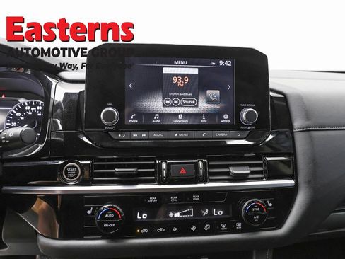 Used 2024 Nissan Pathfinder SV AWD/4WD image 12