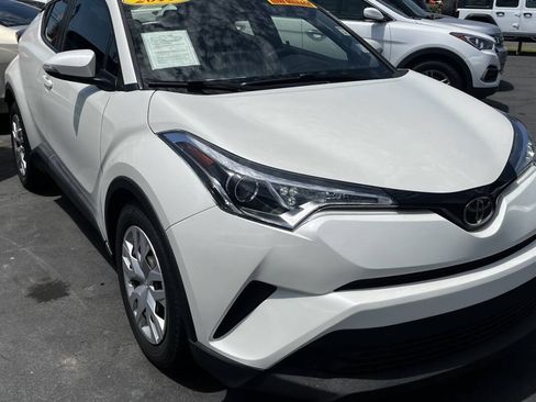 Used 2019 Toyota C-HR LE FWD image 4