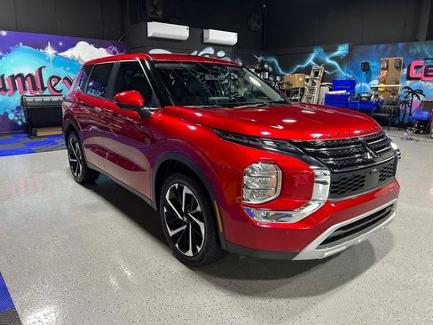 Used 2023 Mitsubishi Outlander SE image 16