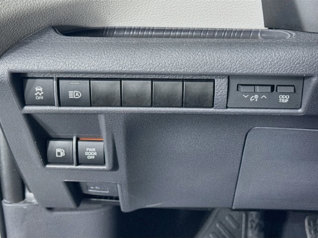 Certified 2024 Toyota Sienna XLE FWD image 11