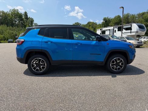 Used 2024 Jeep Compass Trailhawk AWD/4WD image 6
