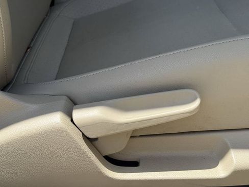Used 2015 Volkswagen Beetle TDI FWD image 26