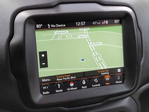 Used 2018 Jeep Renegade Latitude w/ UConnect 8.4 Nav Group image 30