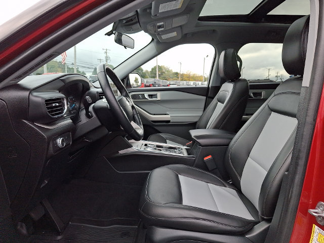 Used 2022 Ford Explorer XLT w/ Equipment Group 202A AWD/4WD image 15