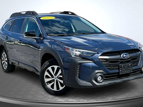 Used 2023 Subaru Outback Premium AWD/4WD image 3
