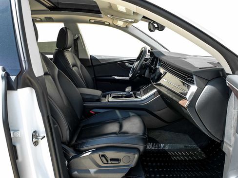 Used 2022 Audi Q8 Premium image 37