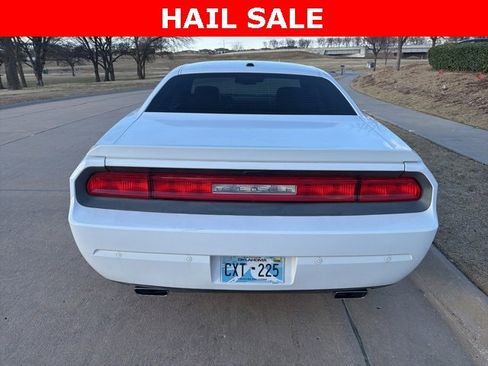 Used 2014 Dodge Challenger SXT image 4