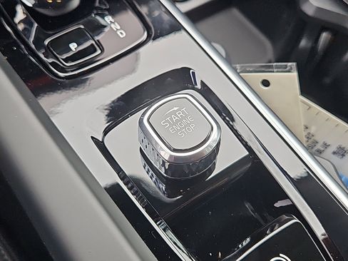 New 2026 Volvo XC60 B5 Plus w/ Protection Package Premier image 14