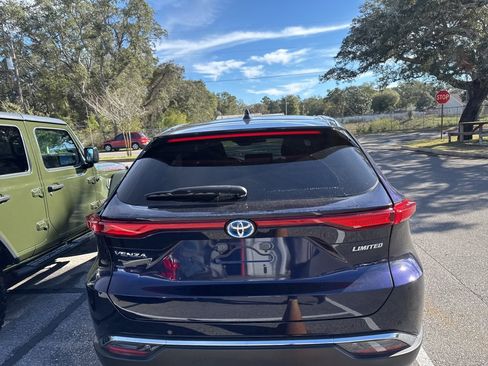 Used 2023 Toyota Venza Limited image 7