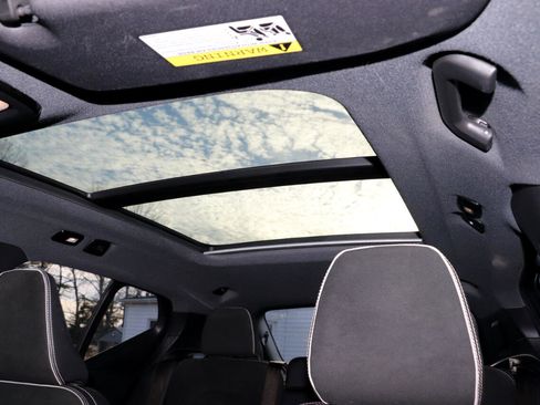 Used 2022 Volvo XC40 P8 Recharge Plus AWD/4WD image 18