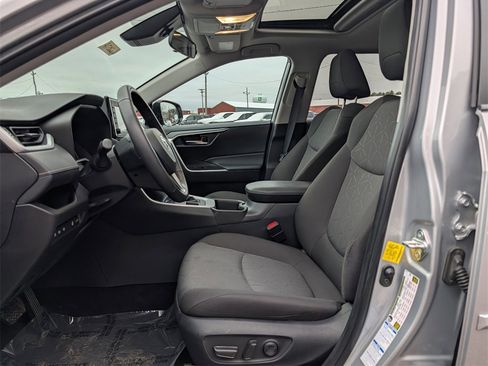 Used 2022 Toyota RAV4 XLE w/ Convenience Package image 15