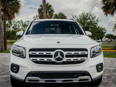 Used 2020 Mercedes-Benz GLB 250 w/ Premium Package image 2