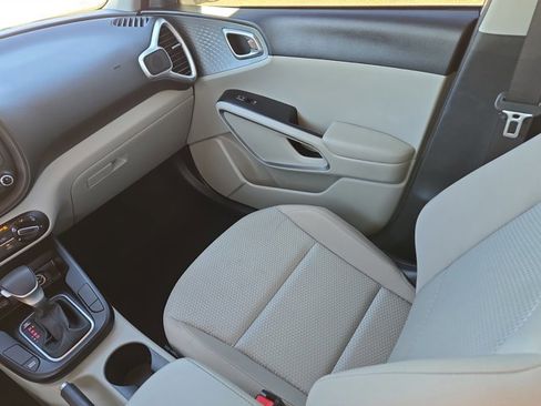 Used 2022 Kia Soul LX w/ Technology Package image 18