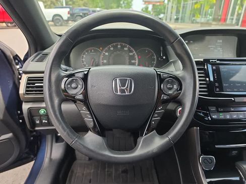 Used 2017 Honda Accord Touring image 14
