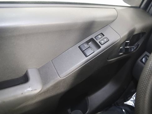 Used 2015 Nissan Frontier SV image 24