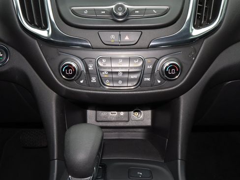 Used 2024 Chevrolet Equinox LT AWD/4WD image 11