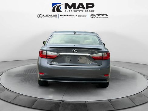 Used 2016 Lexus ES 300h w/ Luxury Package w/Wood Trim FWD image 4