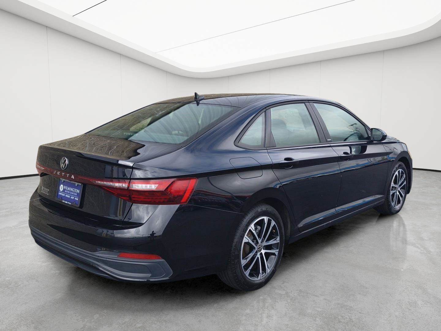 Used 2025 Volkswagen Jetta Sport FWD image 3