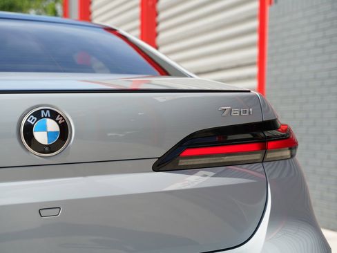 Used 2023 BMW 760i xDrive AWD/4WD image 9