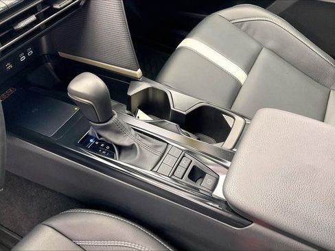 Used 2025 Toyota Camry SE image 17