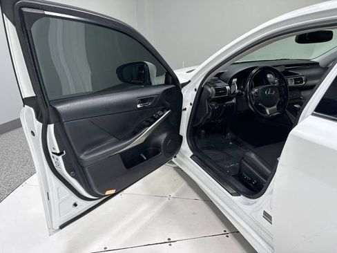 Used 2015 Lexus IS 250 RWD image 9