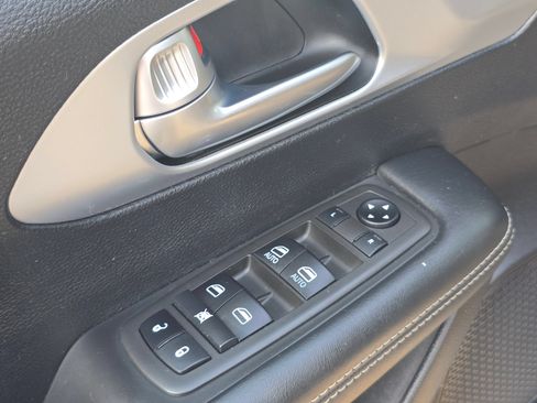 Used 2021 Chrysler Pacifica Touring w/ S Appearance Package FWD image 23
