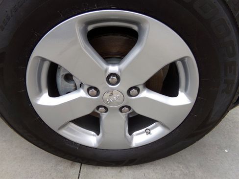 Used 2013 Jeep Grand Cherokee Limited w/ Trailer Tow Group image 73