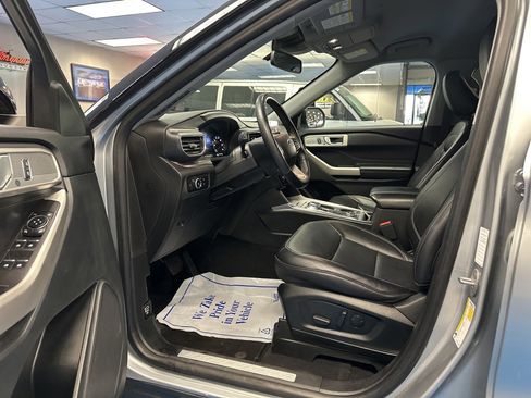 Used 2023 Ford Explorer Limited image 24
